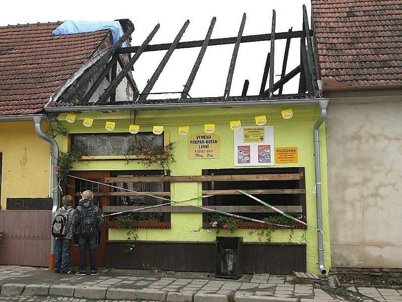 Požár prodejny potravin v Březině na Tišnovsku.