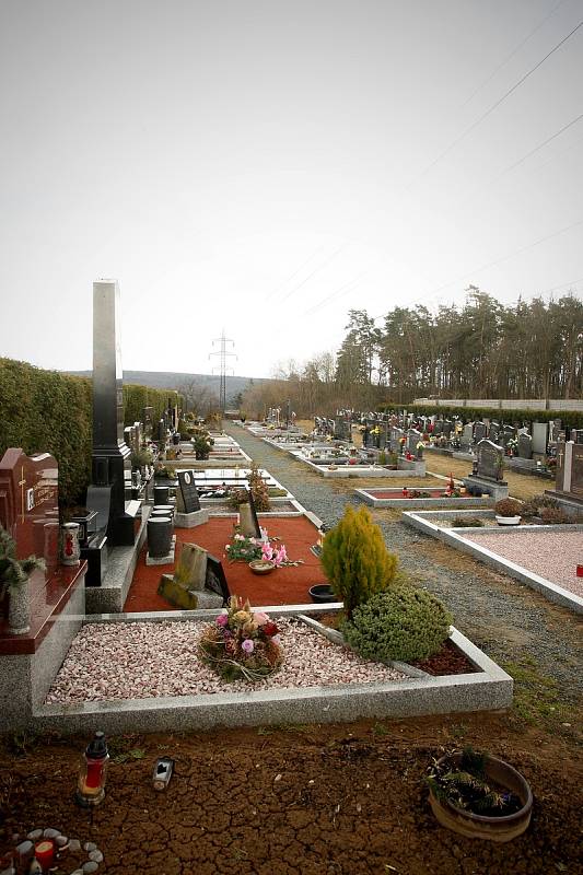 Výstavba nové části líšeňského hřbitova nedaleko stávající na konečné autobusu č. 58.