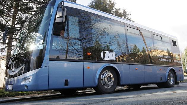 Otestovat autobus na elektrický pohon v podmínkách zimního Brna se rozhodl dopravní podnik. Tiché vozidlo, které nepotřebuje výfuk, si dopravce půjčil přímo od výrobce.