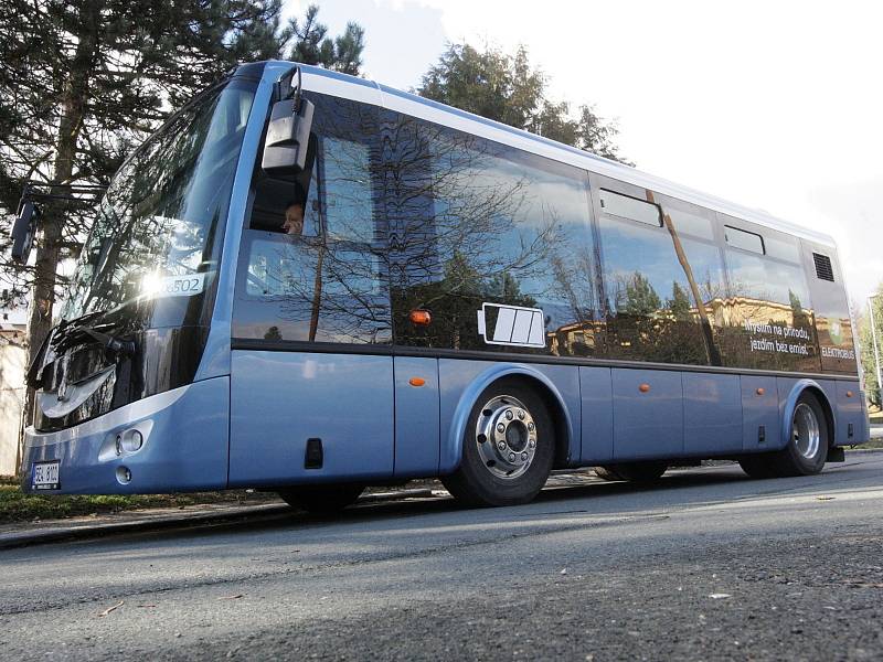 Otestovat autobus na elektrický pohon v podmínkách zimního Brna se rozhodl dopravní podnik. Tiché vozidlo, které nepotřebuje výfuk, si dopravce půjčil přímo od výrobce.