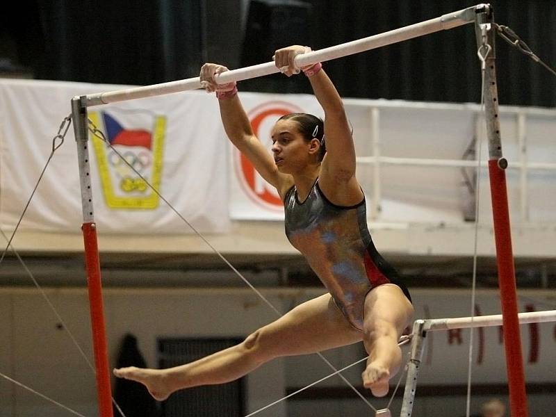 Sportovní gymnastka Janová.