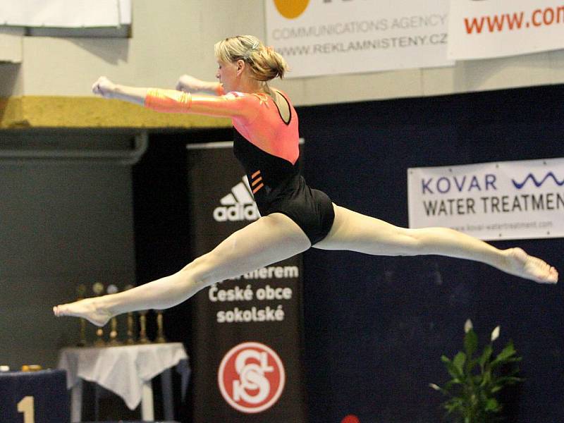 Sportovní gymnastka Šikulová.