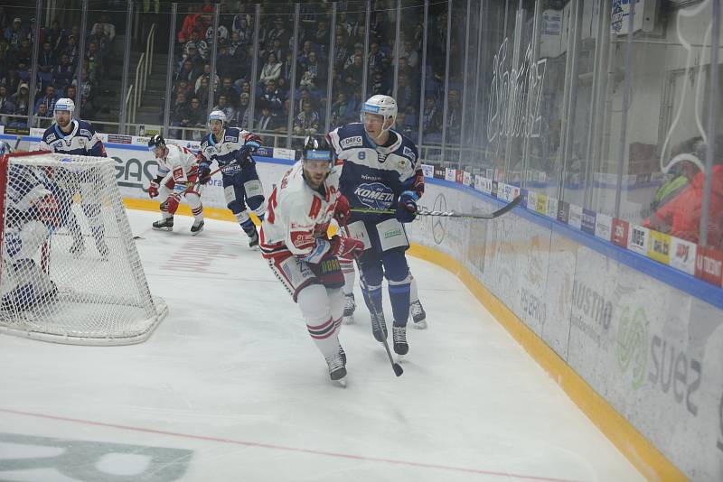 Hokejisté (v modrém) Komety porazili Olomouc 4:1.