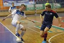 Futsalové Tango do prvního „nového" derby po odchodu z Brna do Hodonína proti celku Rádio Krokodýl Helas Brno vstupovalo v pozici favorita, jenže ji nepotvrdilo. Helas duel osmého kola v domácí hale ovládl 3:1.
