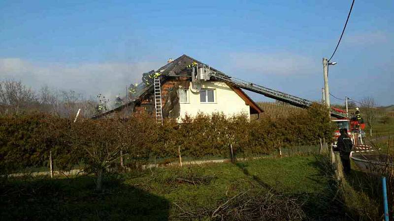 Požár rodinného domu v Nosislavi