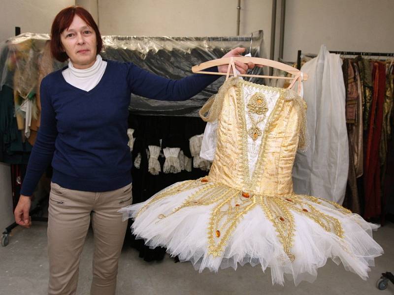  Až dvacet tisíc kostýmů, nejdražší v ceně okolo dvaceti tisíc korun, uchovává v současné době fundus Národního divadla Brno. 