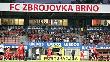 Domácí FC Zbrojovka Brno v červeném proti AC Sparta Praha.