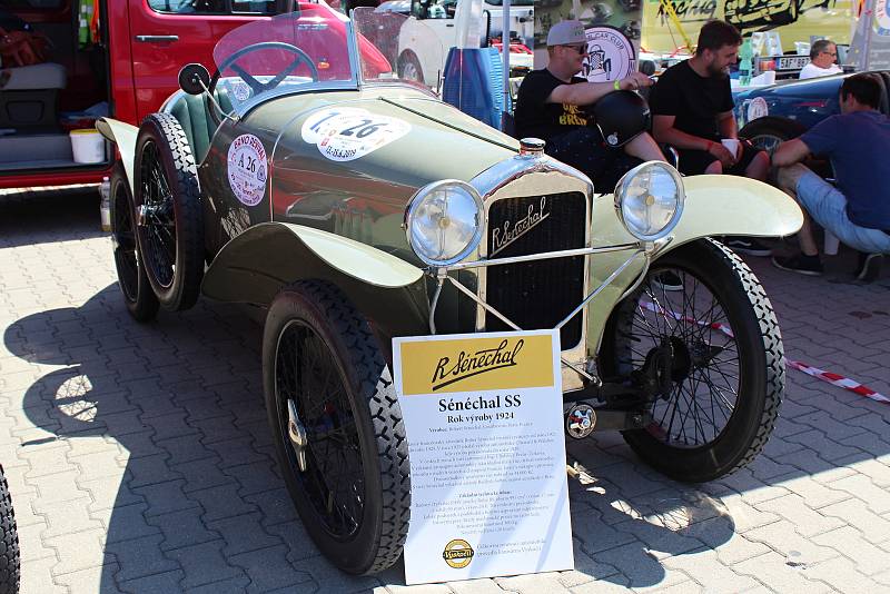 Lidé se v sobotu kochali na brněnském výstavišti automobilovými i motocyklovými veterány. Konal se tam festival Brno Revival 2019.