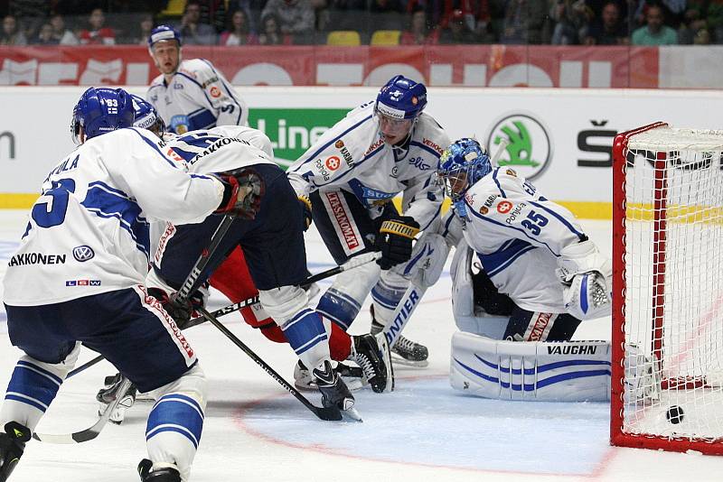 Česká hokejová reprezentace (v červeném) porazila v přípravném utkání ve Znojmě Finsko 4:1.