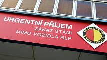 Šest radioaktivních pacientů po havárii v jaderné elektrárně v Dukovanech dorazilo ve středu o půl desáté dopoledne na příjem Fakultní nemocnice Brno. Nikomu ale vážné nebezpečí nehrozilo, nemocnice dekontaminaci pouze cvičila.