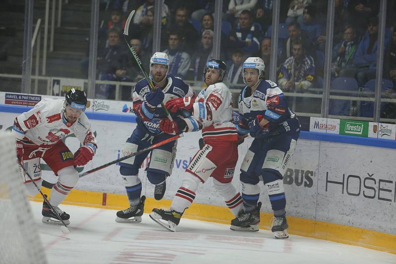 Hokejisté (v modrém) Komety porazili Olomouc 4:1.