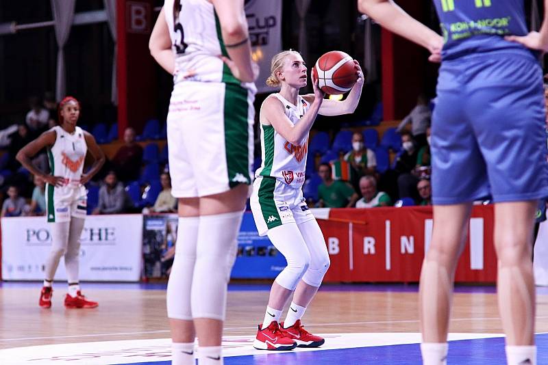 Basketbalistky Žabin (v bílém) prohrály s USK 69:91.