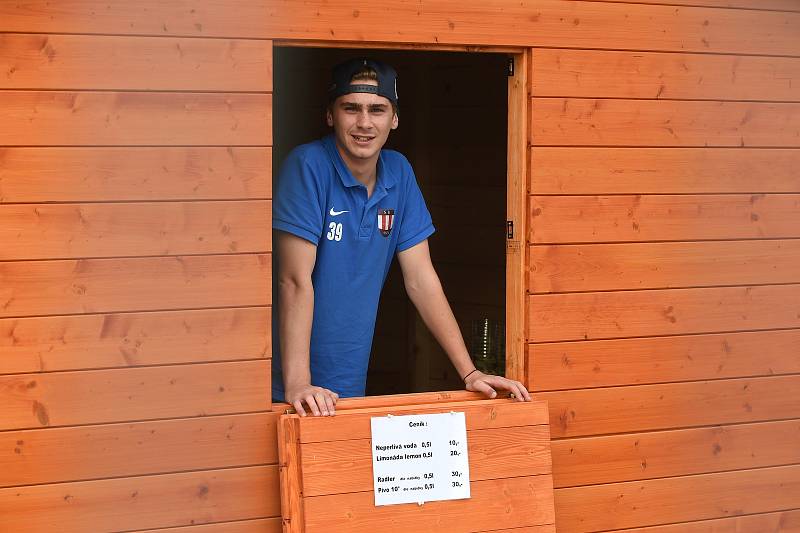 Zápas SK Líšeň (v bílém) proti FC Slavoj Vyšehrad.