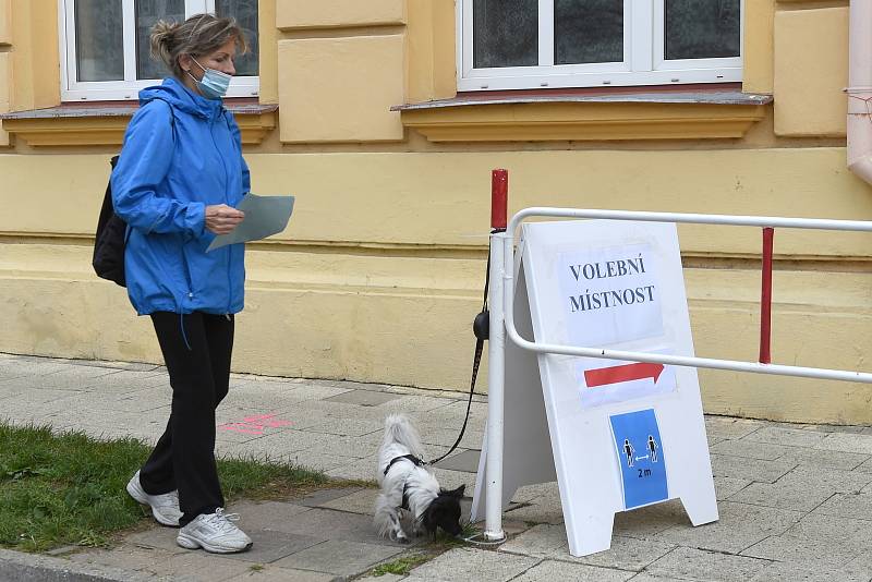 Brno 02.10.2020 - krajské a senátní volby 2020 v Brně Židenicích