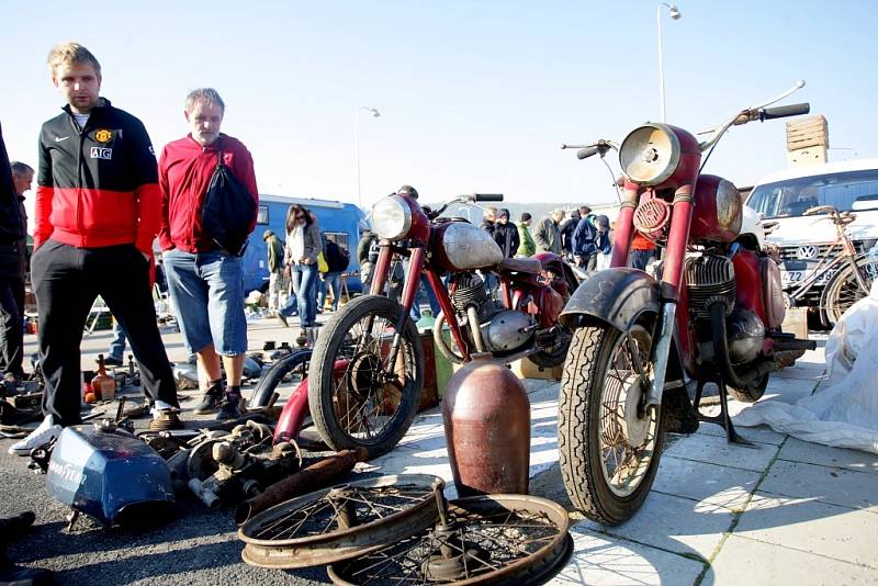 V areálu brněnského Výstaviště se konal další ročník prodejní výstavy a burzy náhradních dílů na veterány automobilů a motocyklů.