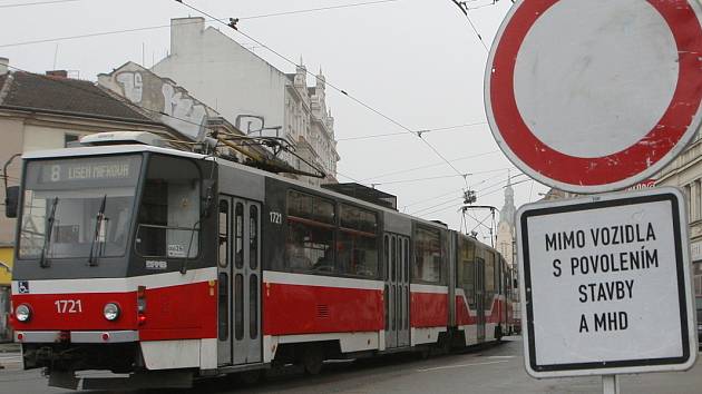 Oprava brněnské Křenové ulice skončí podle dopravního podniku dřív než posledního listopadu.