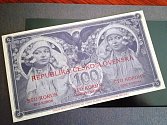 Ke stému výročí založení československého státu vydaly Ivančice podle původního grafického návrhu místního rodáka Alfonse Muchy pamětní stokorunovou bankovku.