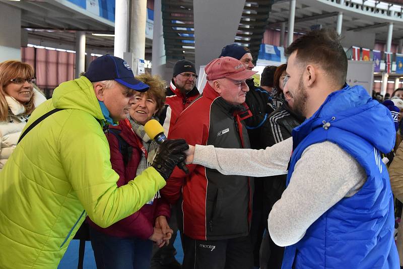 Beseda s hokejovou legendou Jozefem Golonkou.