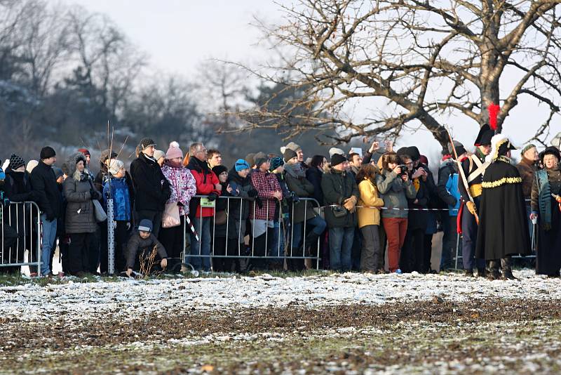 Tisíce lidí se přišly podívat na připomínkovou bitvu u Slavkova na poli nedaleko Tvarožné.