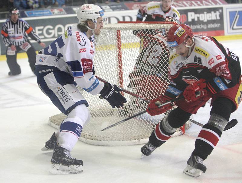 HC Kometa Brno - Mountfield Hradec Králové 0:1 po samostatných nájezdech.