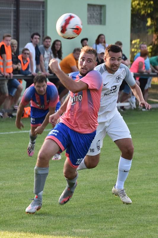 Fotbalový šoumen Petr Švancara se za Střelice uvedl dvěma góly proti FK Znojmo a pomohl k výhře 6:1.