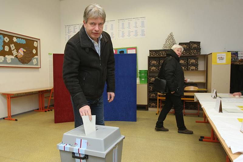 V druhém kolo prezidentských voleb odvolil i bývalý primátor a současný poslanec Roman Onderka.
