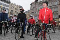 Na tradiční novoroční cyklistický závod se vydaly desítky cyklistů.