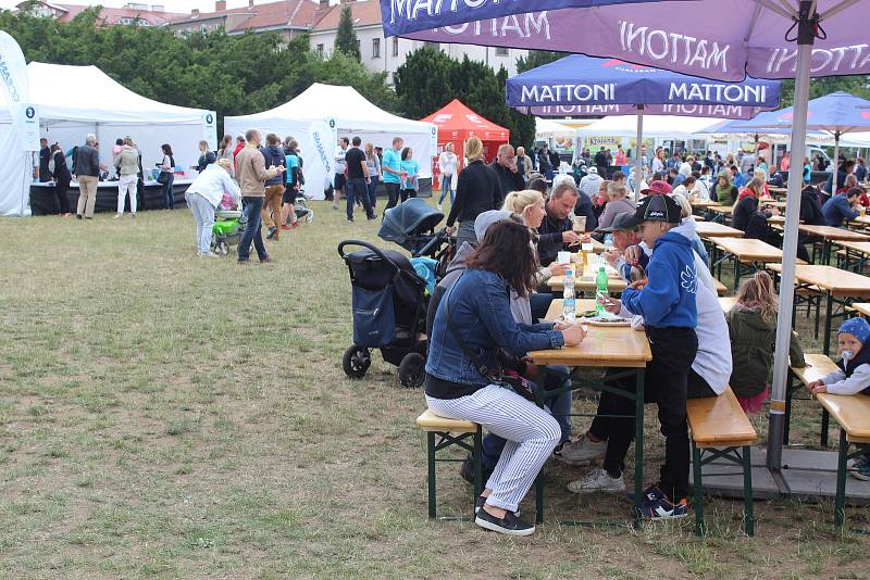 Lidé navštívili již osmý ročník festivalu Slavnosti moře. Letos byl na Kraví hoře. Návštěvníci tam ochutnali různé rybí speciality.