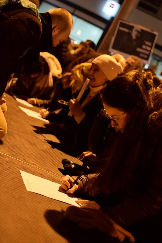 Tisíce lidí protestovaly na náměstí Svobody v Brně proti Zdeňkovi Ondráčkovi, přezdívanému mlátička.