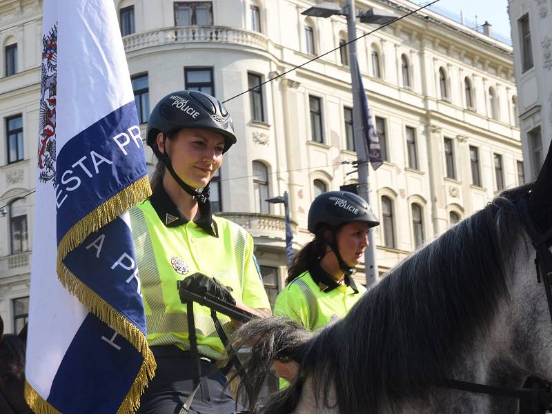 Zahájení Mezinárodního policejního mistrovství v jezdectví na Náměstí Svobody.