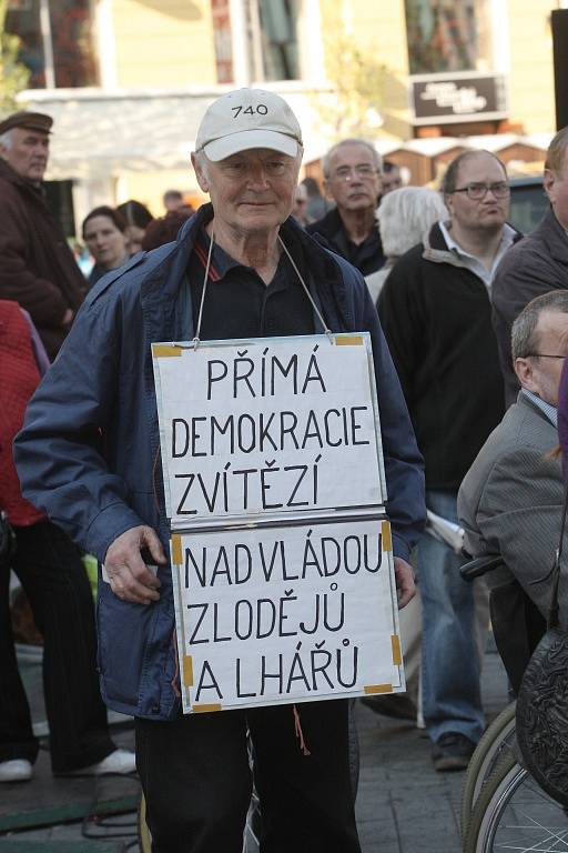 Demonstrace proti vládě v centru Brna.