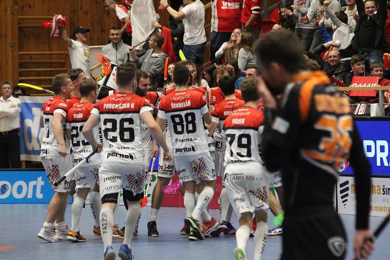 Florbalisté Znojma porazili v jihomoravském derby před kamerami České televize Bulldogs Brno 3:2.