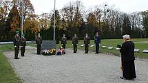 Rumunská velvyslankyně Carmen-Liliana Burlacu při příležitosti Dne Armády Rumunska vzdala hold padlým rumunským vojákům, kteří se podíleli na osvobozování Brna a tehdejšího Československa při pietním aktu u pomníku rumunských hrdinů na Ústředním hřbitově.