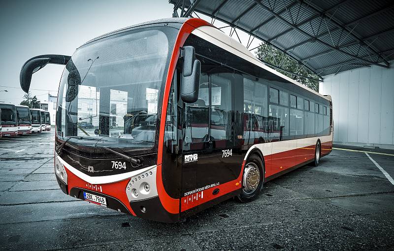 Autobusy SOR typu NS 12 už jezdí Brnem.