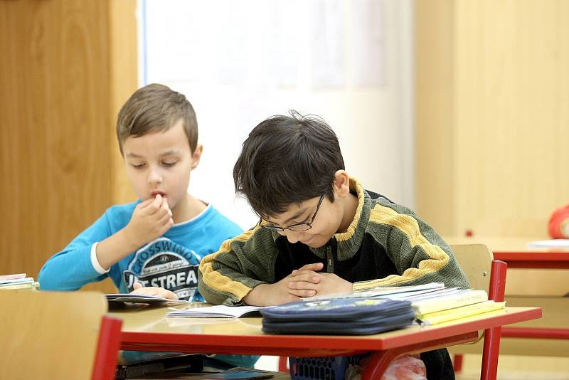 Brněnská základní a mateřská škola ve Staňkově ulici spojuje děti různých národností z víc než třiceti zemí po celém světě.