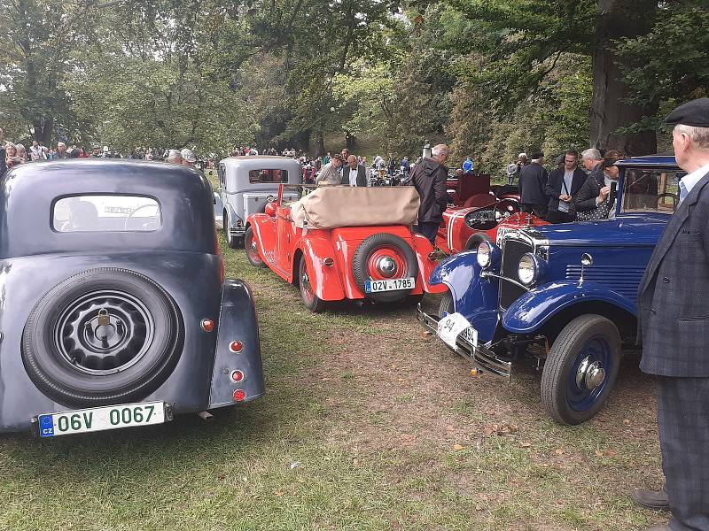 Milovníci historických automobilů i motocyklů si první říjnovou sobotu přišli na své při tradičním závodu Brno-Soběšice.