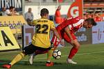 Fotbalisté Zbrojovky (v červeném) podruhé v novém ročníku druhé nejvyšší soutěže vyhráli. Doma zdolali České Budějovice 2:1.