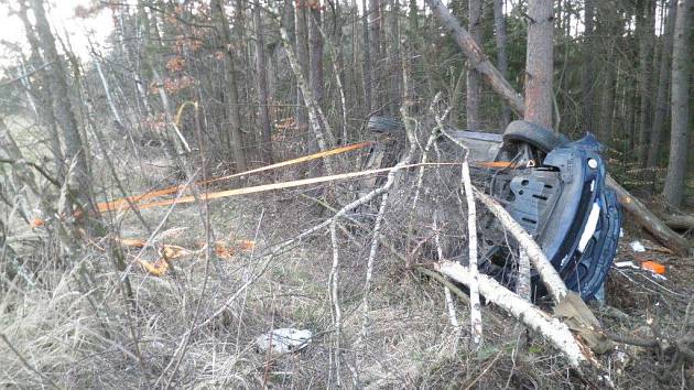 Na dálnici D1 havarovalo v pátek krátce před sedmou hodinou večer auto, ve kterém řidička vezla tři děti. Auto skončilo převrácené na boku v příkopě. K nehodě došlo na 168. kilometru ve směru na Prahu poblíž Devíti křížů.