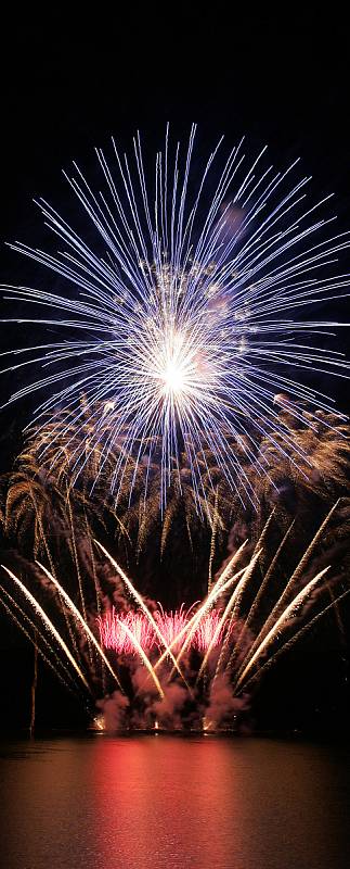 Populární festival ohňostrojů Ignis Brunensis letos oslaví pětadvacet let od založení. Na snímku ročník 2009.