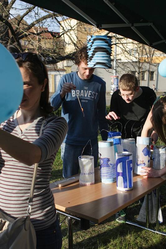 První z řady akcí pořádaných u příležitosti Mezinárodního dne porozumění autismu se ve čtvrtek konala v Brně. Centrem města prošel "modrý" průvod.