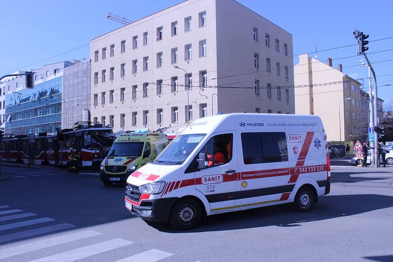 Přesně před rokem se v Křenové ulici v Brně srazil trolejbus s tramvají. Při střetu se zranilo čtyřicet lidí.