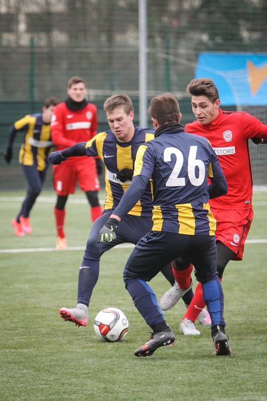 Fotbalisté brněnské Zbrojovky (v červeném) zvítězili v Tipsport lize nad Opavou 2:1.