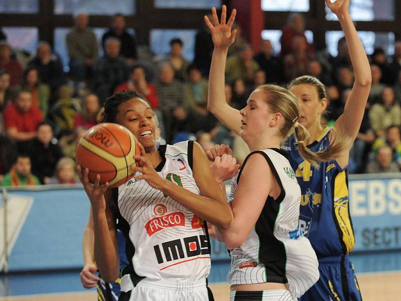 Žabiny podlehly na domácím hřišti basketbalistkám ZVVZ USK Praha.