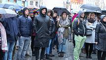 Lidé si ve čtvrtek připomněli na brněnském náměstí Svobody první výročí od vraždy slovenského novináře Jána Kuciaka.