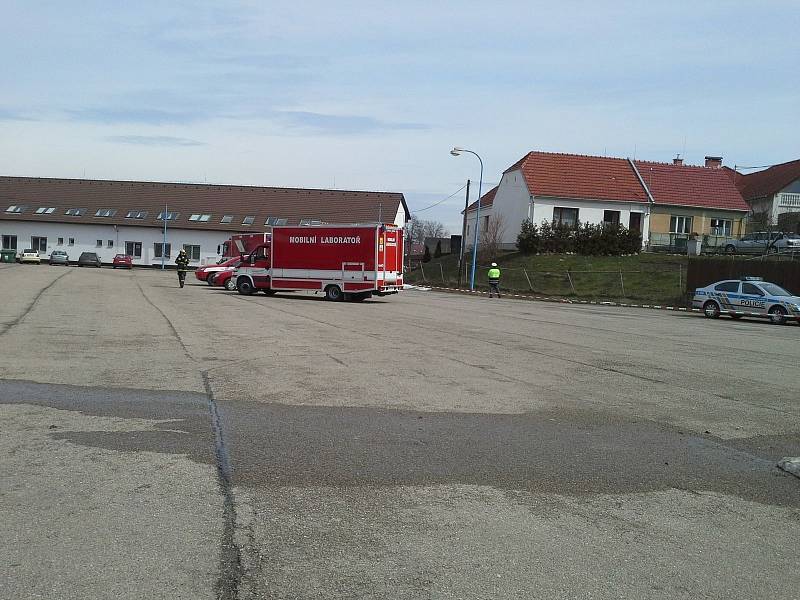   Velké množství čpavku uniklo ve čtvrtek kolem desáté hodiny dopoledne ze zimního stadionu v Rosicích na Brněnsku. 