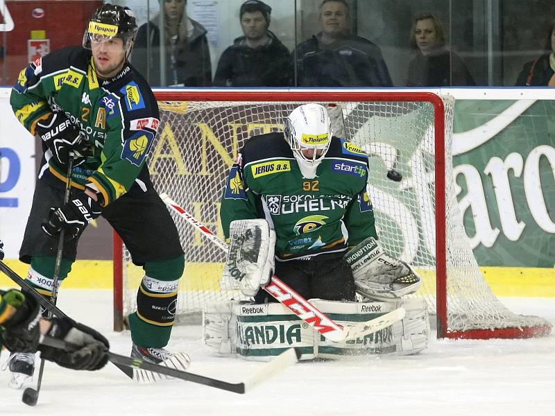 Hokejisté Karlových Varů porazili domácí Kometu 3:2.