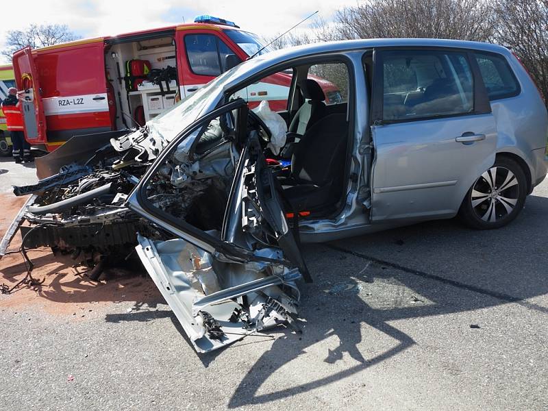 Tragická nehoda dvou aut v líšeňské Holzově ulici.