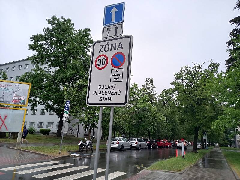 Nová parkovací místa Brňané získají v Hrnčířské ulici, kde do nedávna mohl podle značení stát pouze armádní autobus.