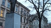 U sochy T. G. Masaryka před Lékařskou fakultou Masarykovy univerzity v Brně se odehrál pietní akt ke 170.výročí jeho narození.