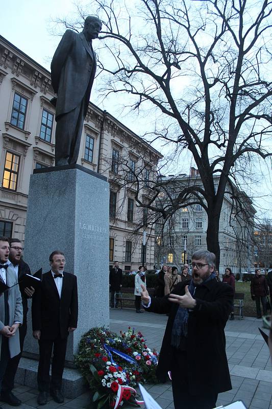U sochy T. G. Masaryka před Lékařskou fakultou Masarykovy univerzity v Brně se odehrál pietní akt ke 170.výročí jeho narození.